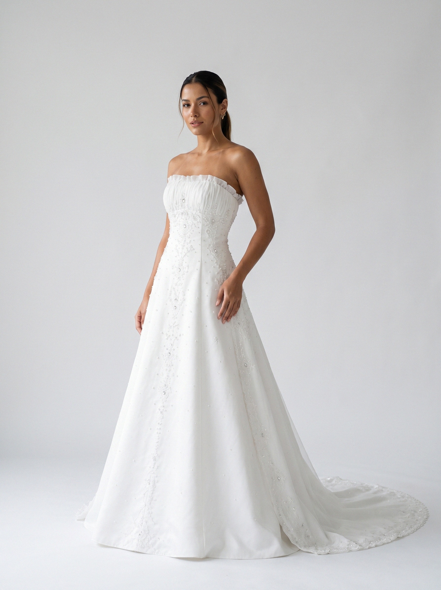 Vestido de noiva corte A com pedraria tomara que caia da Koisa Linda