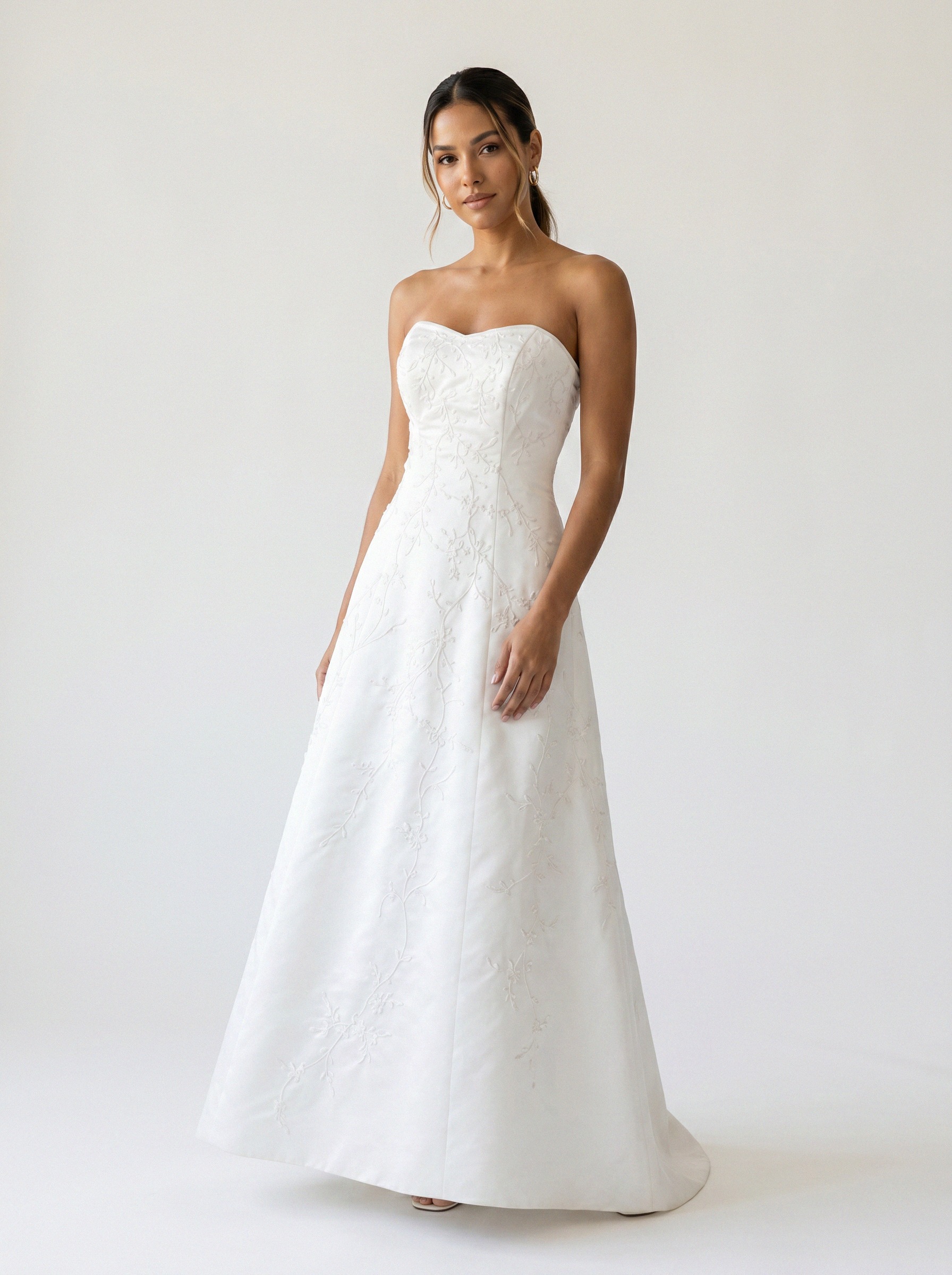 Vestido de noiva corte A bordado decote coração da Koisa Linda