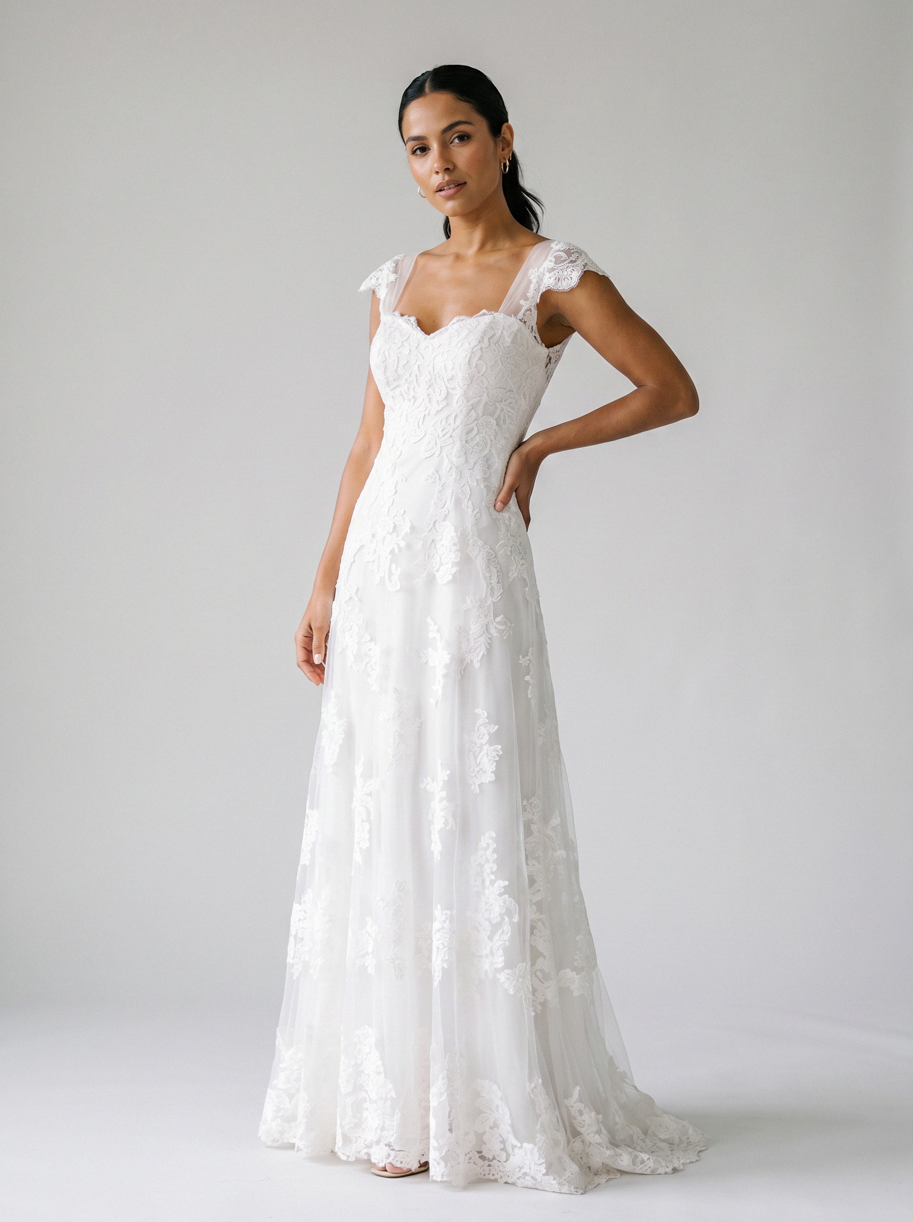 Vestido de noiva corte A de renda alça larga da Koisa Linda