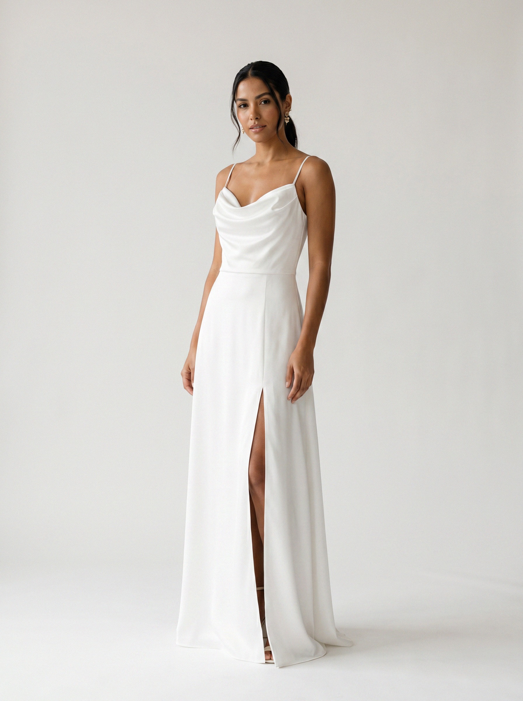 Vestido de noiva reto de crepe alça fina da Koisa Linda