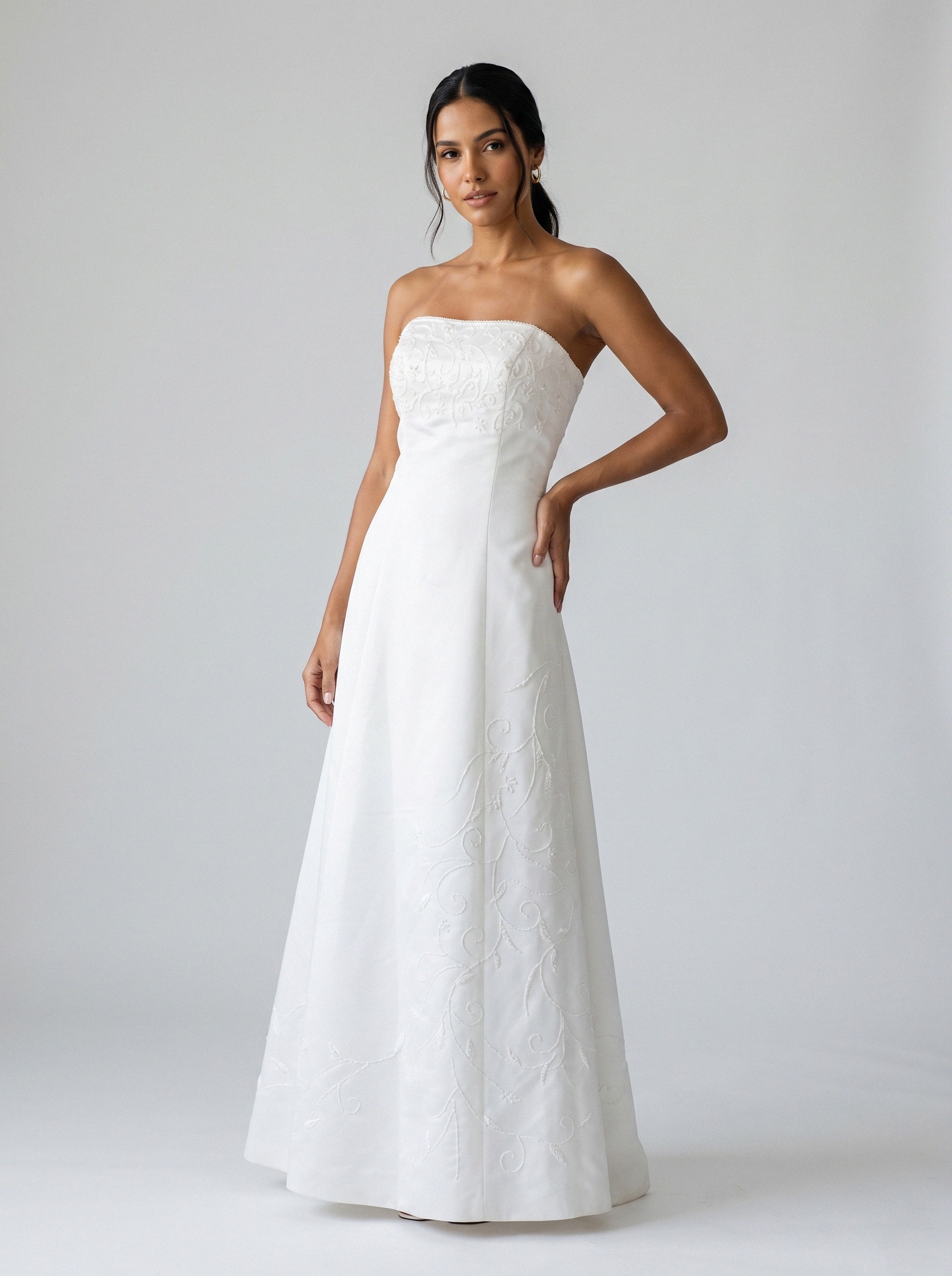 Vestido de noiva corte A bordado tomara que caia da Koisa Linda