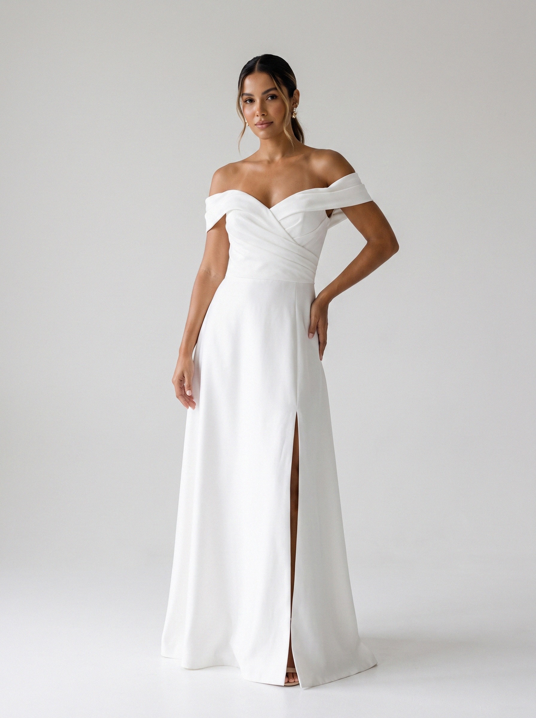 Vestido de noiva corte A de crepe ombro a ombro da Koisa Linda