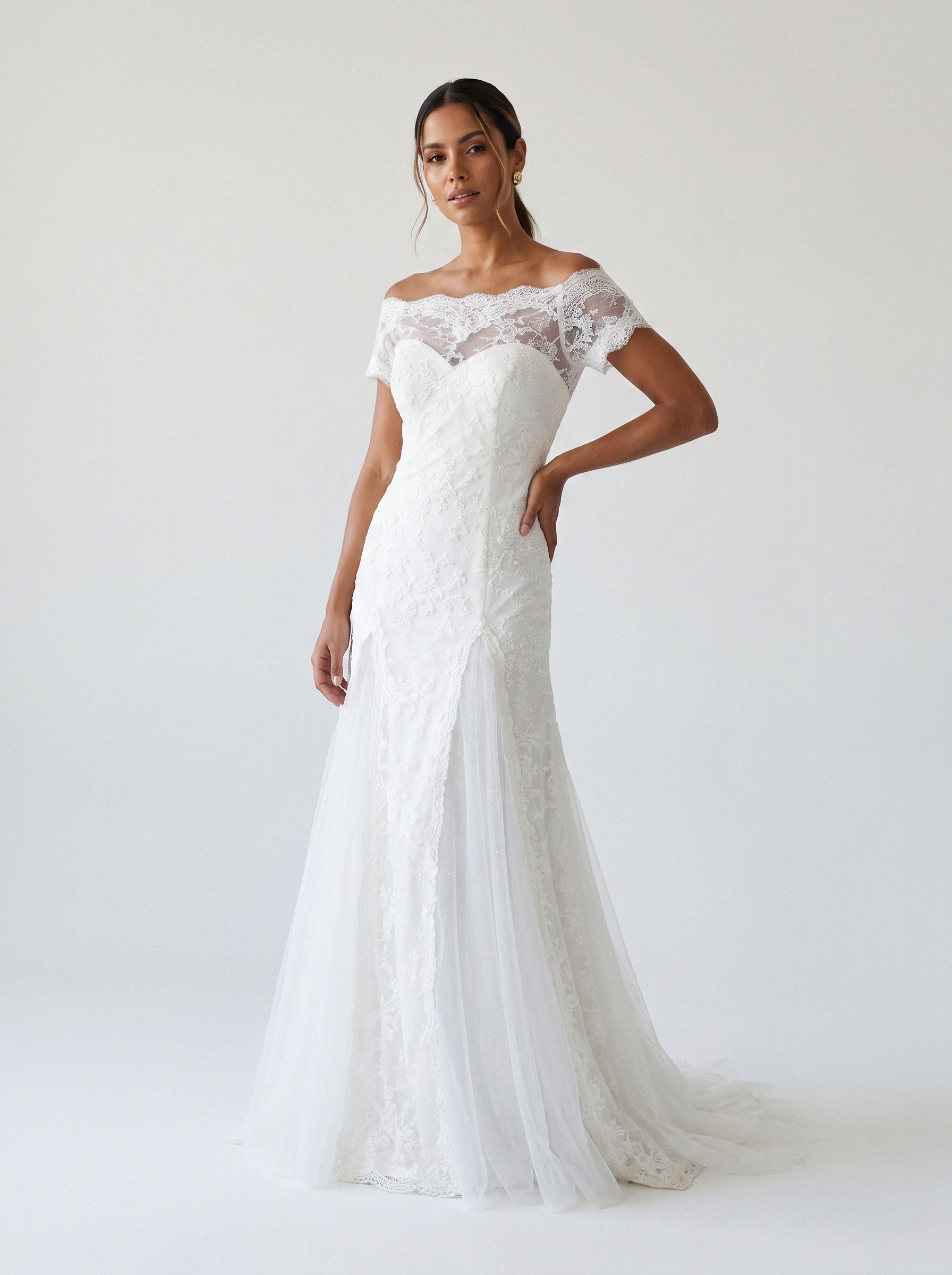 Vestido de noiva semi-sereia de renda alça larga da Koisa Linda