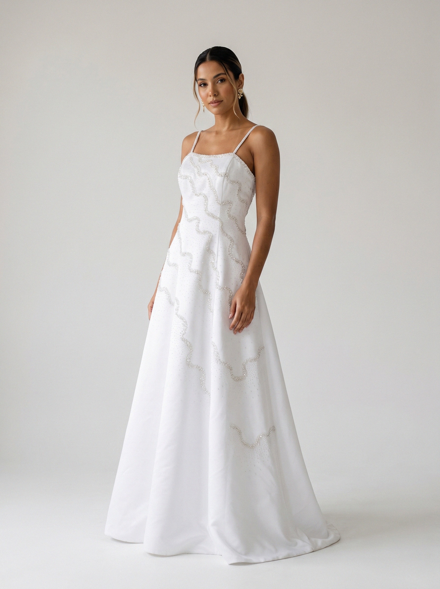 Vestido de noiva corte A de cetim alça fina da Koisa Linda