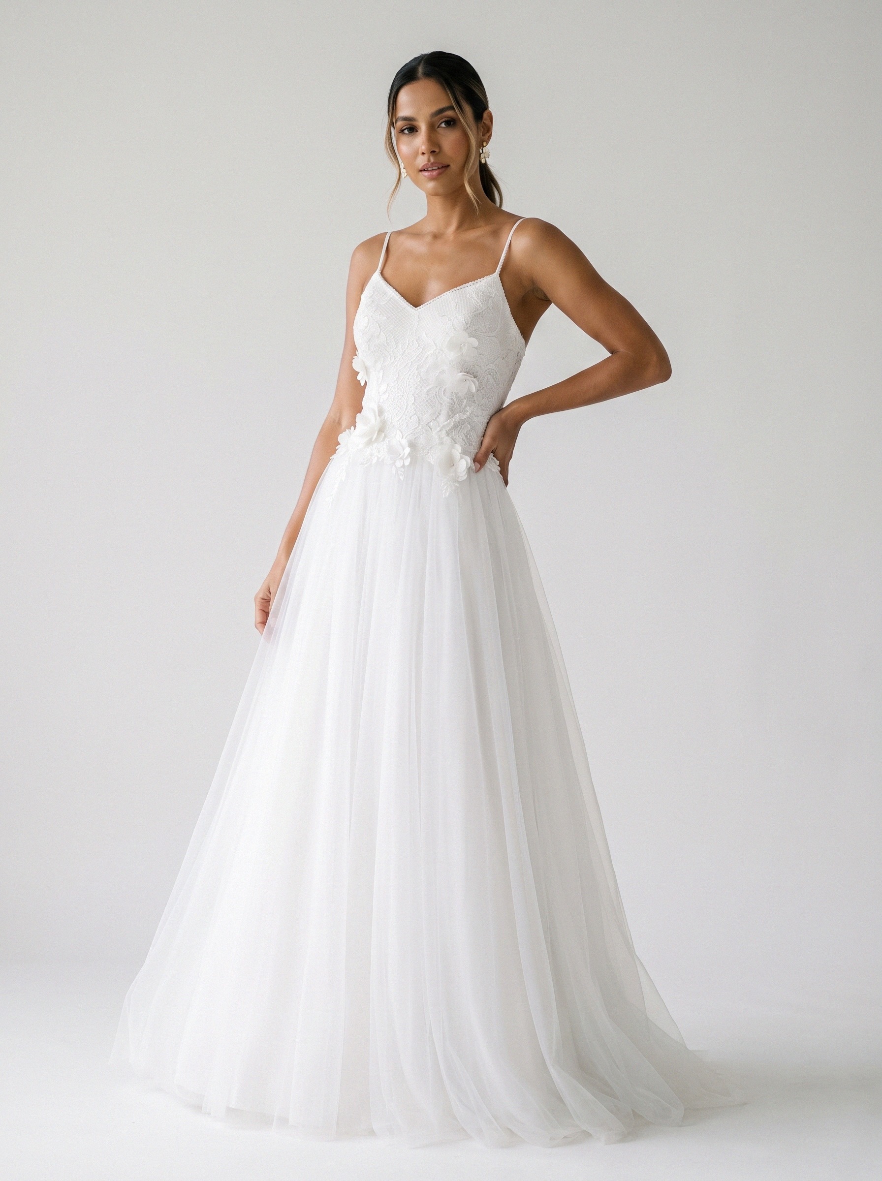 Vestido de noiva corte A de tule alça fina da Koisa Linda