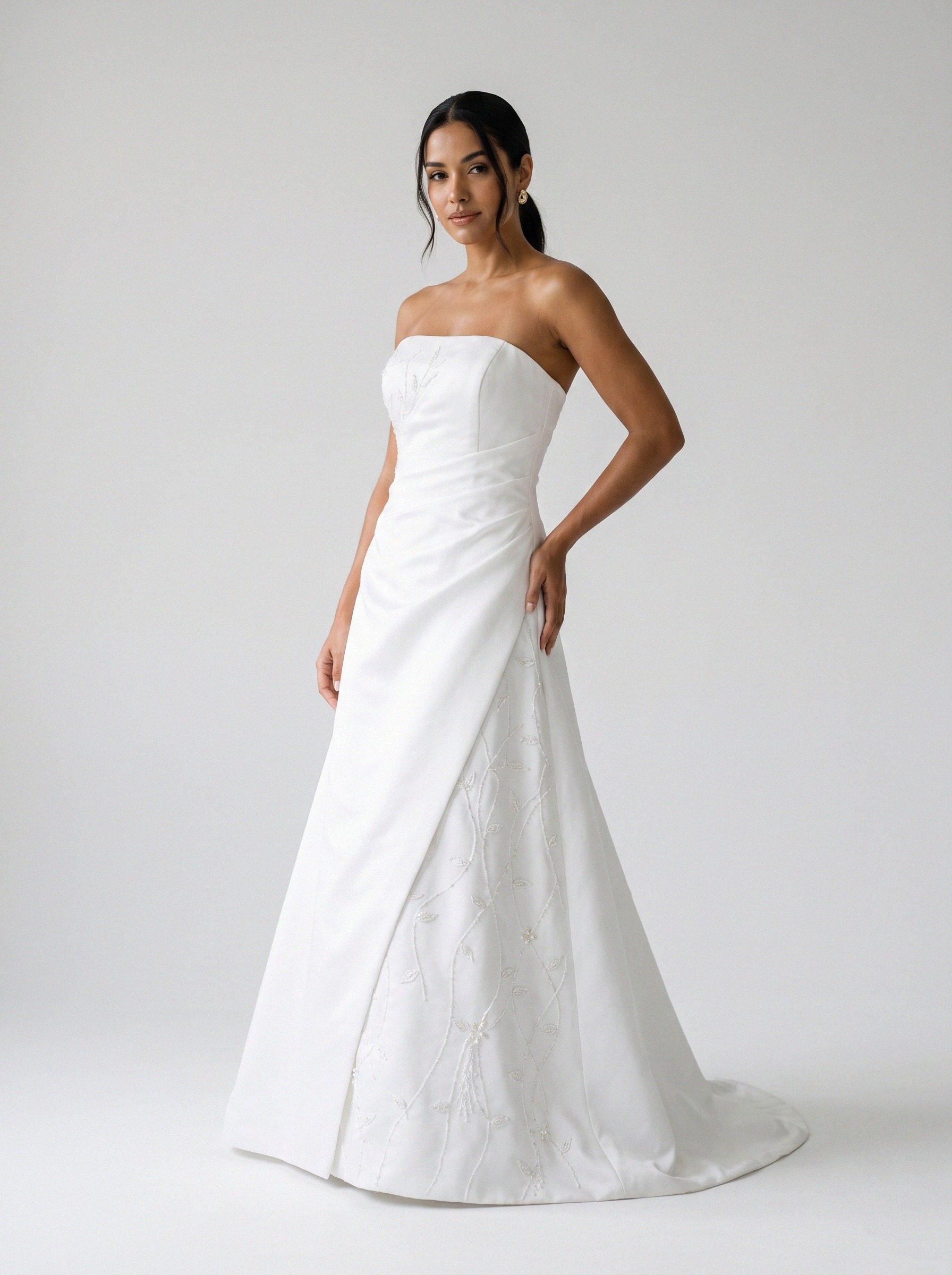 Vestido de noiva corte A de cetim tomara que caia da Koisa Linda