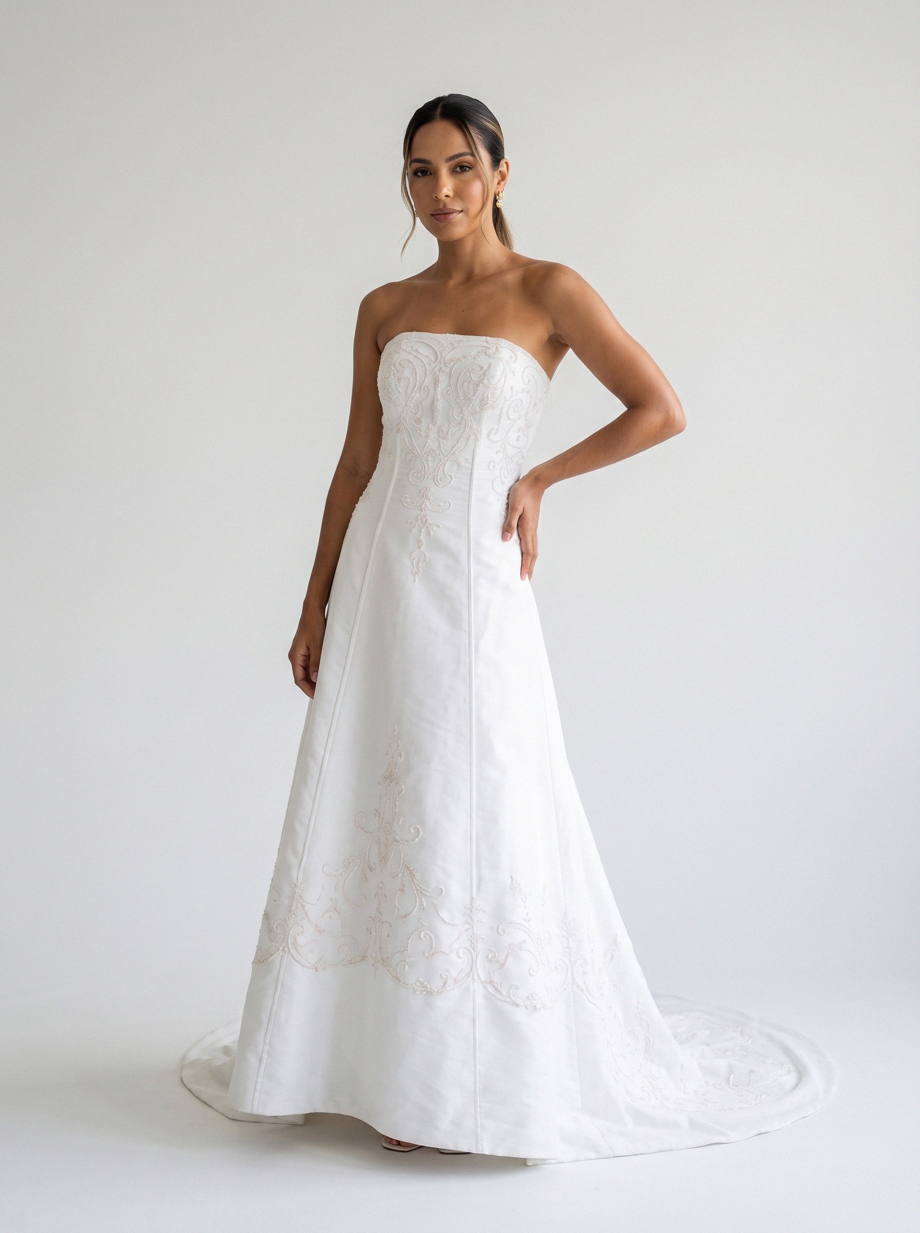 Vestido de noiva corte A bordado tomara que caia da Koisa Linda