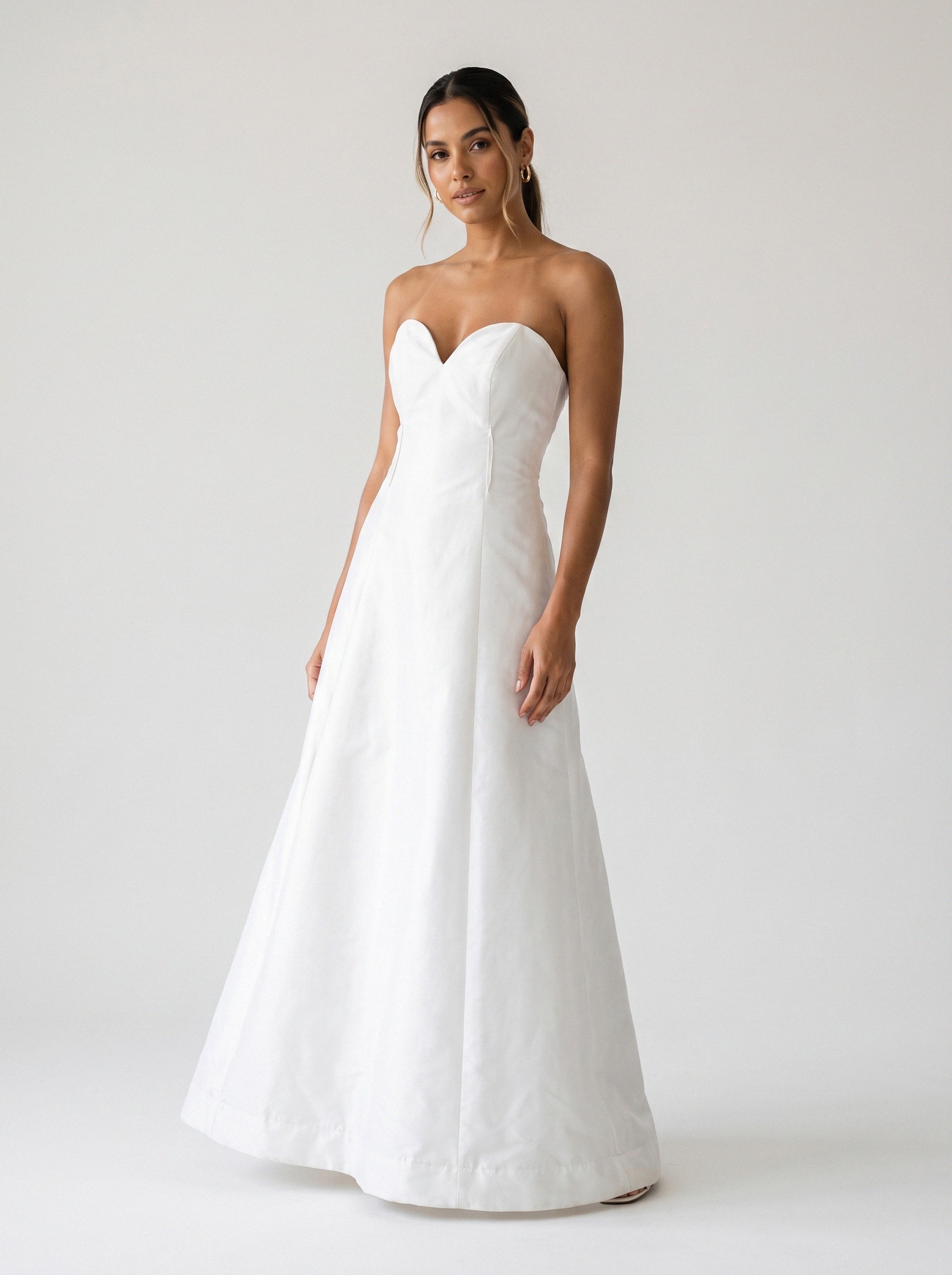 Vestido de noiva corte A de zibeline decote coração da Koisa Linda