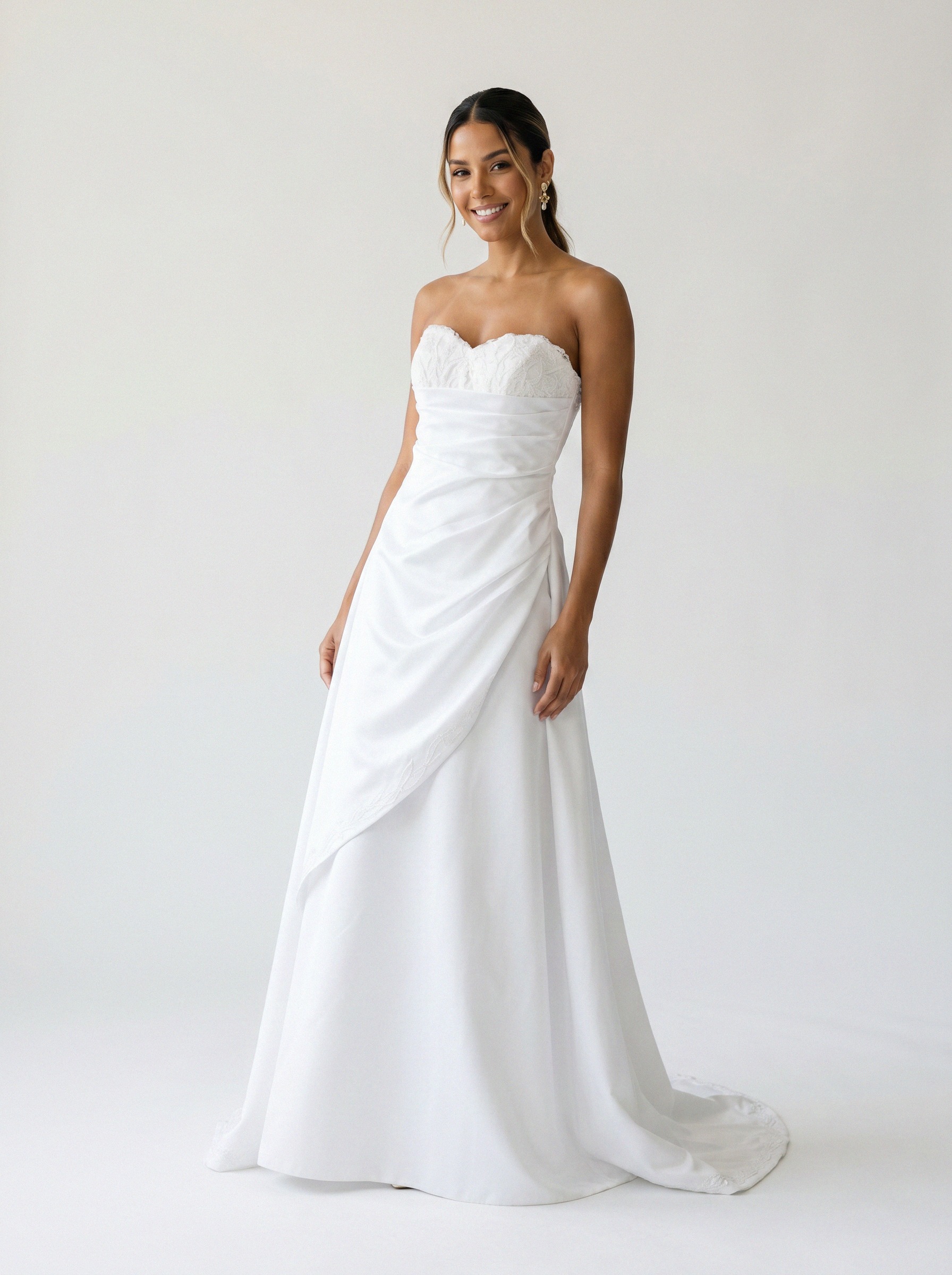 Vestido de noiva corte A de cetim decote coração da Koisa Linda