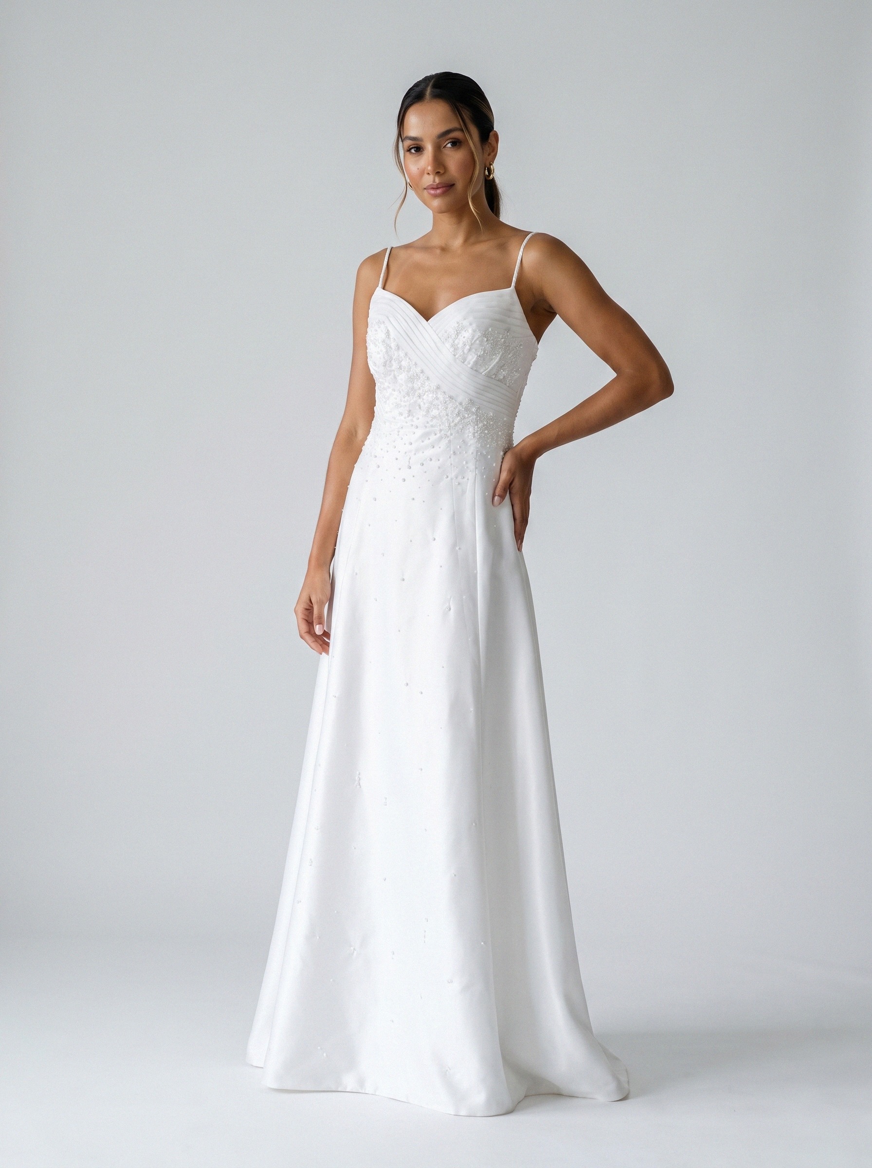 Vestido de noiva corte A de cetim alça fina da Koisa Linda