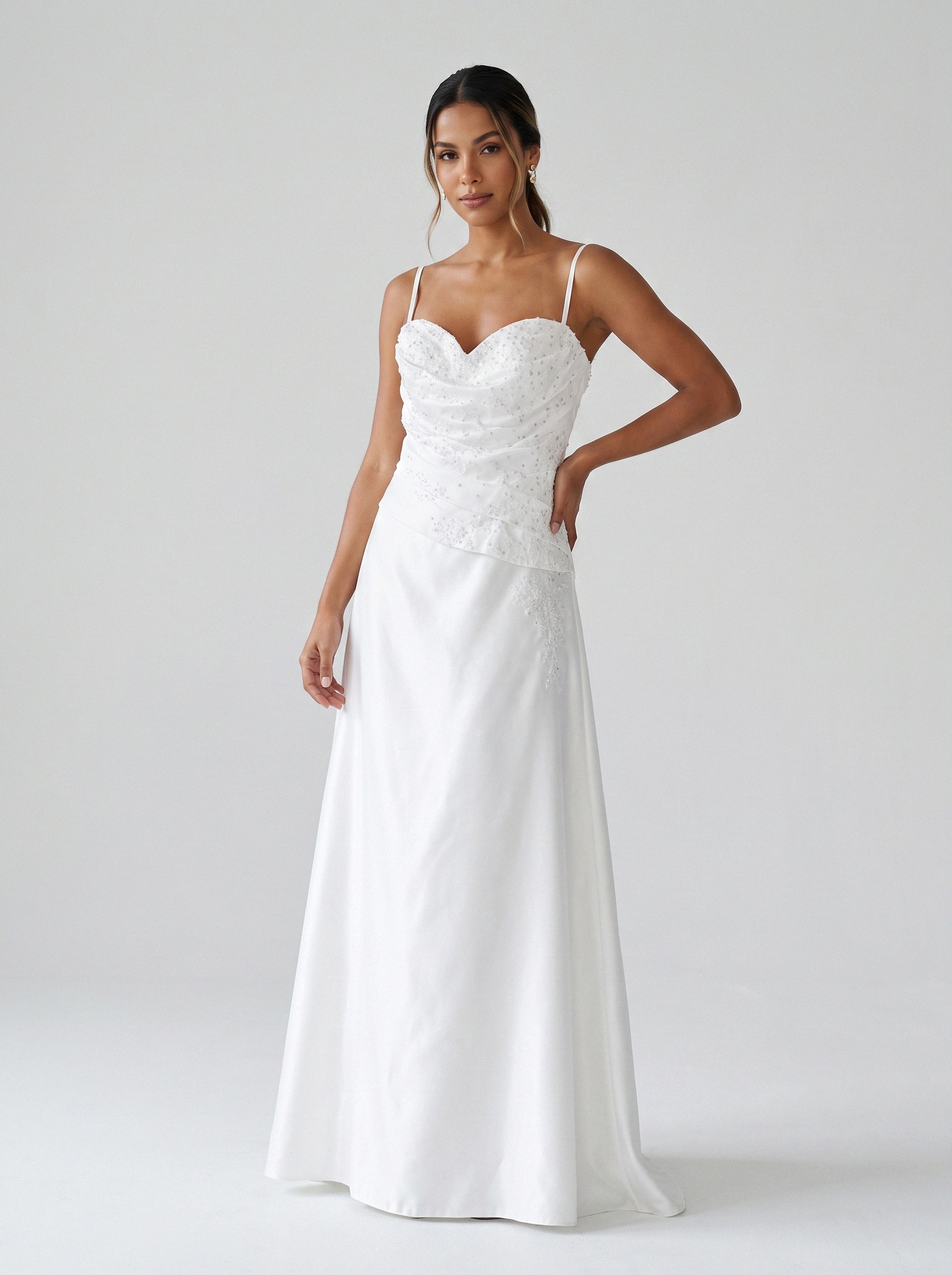 Vestido de noiva corte A de cetim alça fina da Koisa Linda