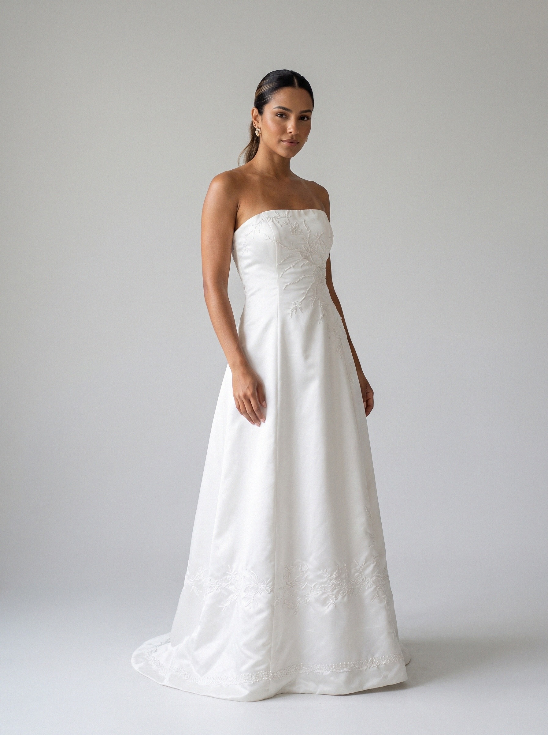 Vestido de noiva corte A de cetim tomara que caia da Koisa Linda