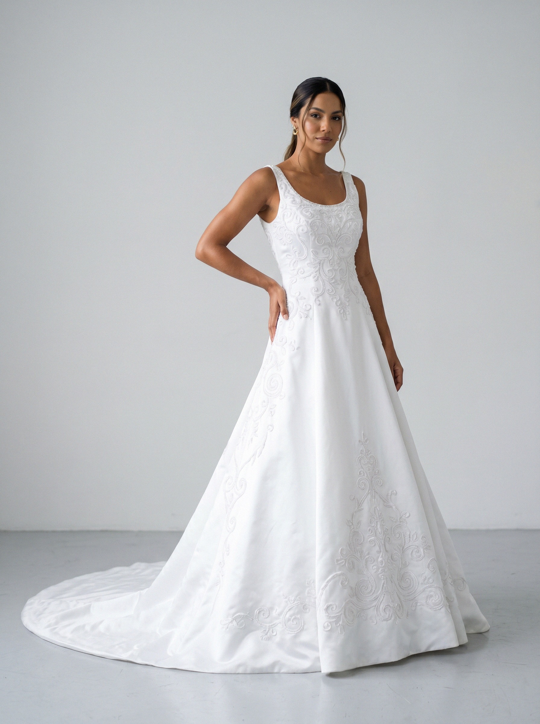 Vestido de noiva corte A de cetim alça larga da Koisa Linda