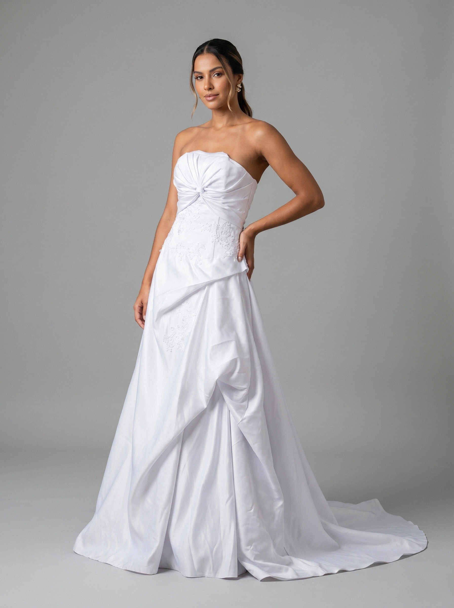 Vestido de noiva corte A de cetim tomara que caia da Koisa Linda